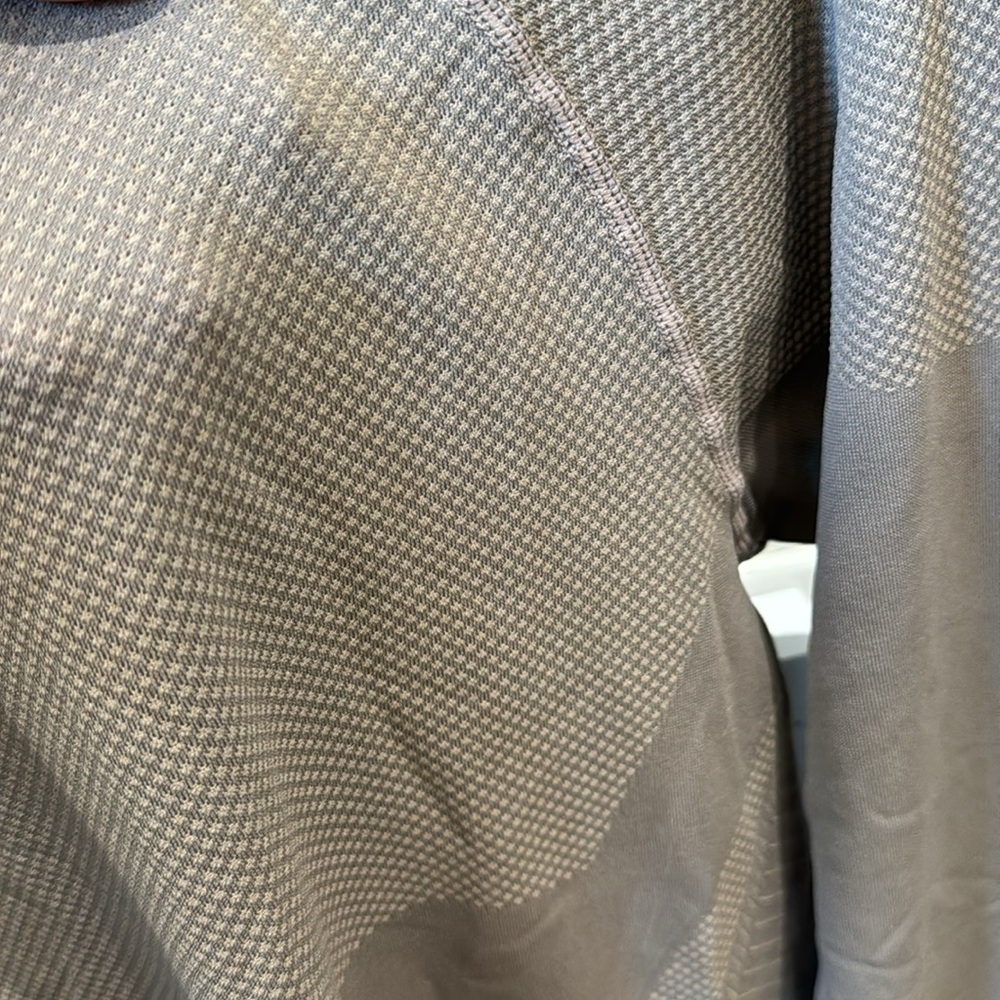 Activewear Long-sleeve - Picture 4 of 5